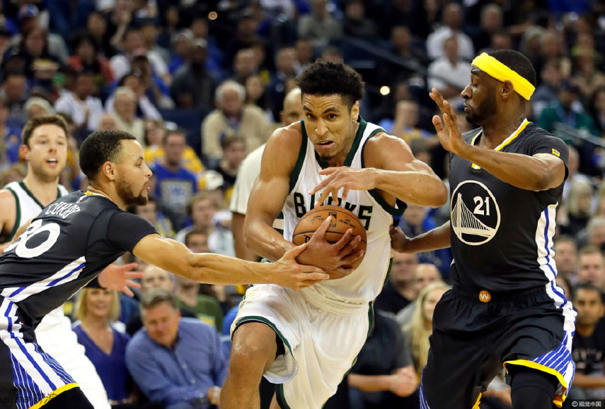 度与两翼齐 度与两翼齐